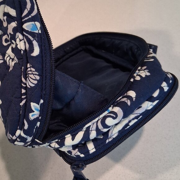 Vera Bradley Blush & Brush Makeup Case in Steel Blue Medallion - Picture 10 of 16